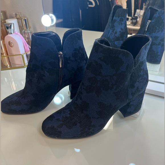 Vince Camuto Shoes - Vince Camuto rare, navy blue (denim looking) black floral velvet print booties.